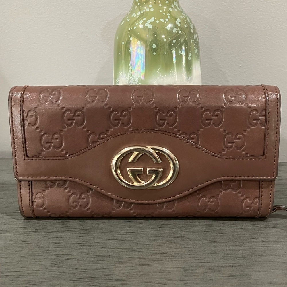 Gucci Brown Embossed Leather Clutch with Gold Chain - Picture 5 of 13